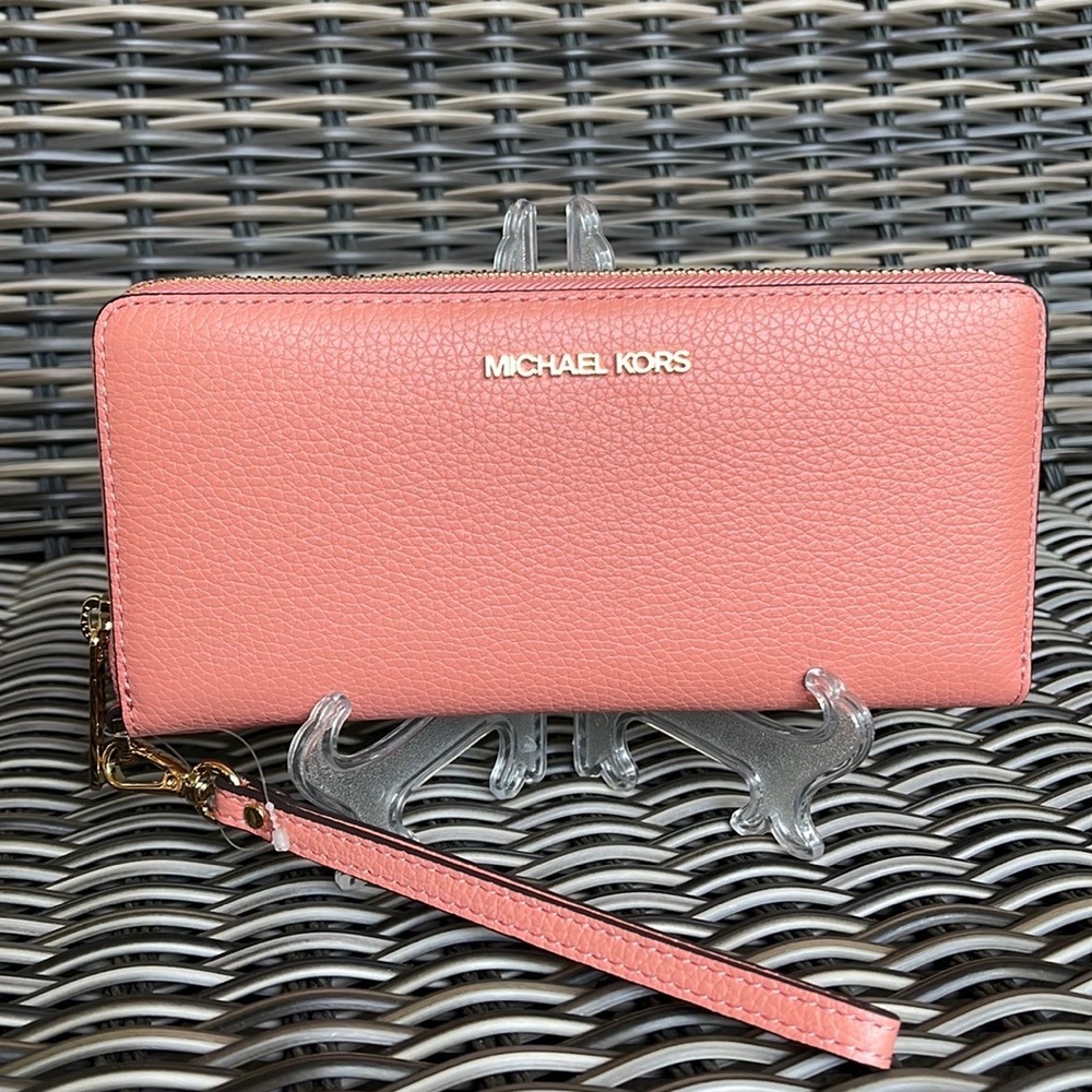 Michael Kors Jet Set Travel Large Travel CONTINENTAL 
Sherbert - Picture 13 of 16